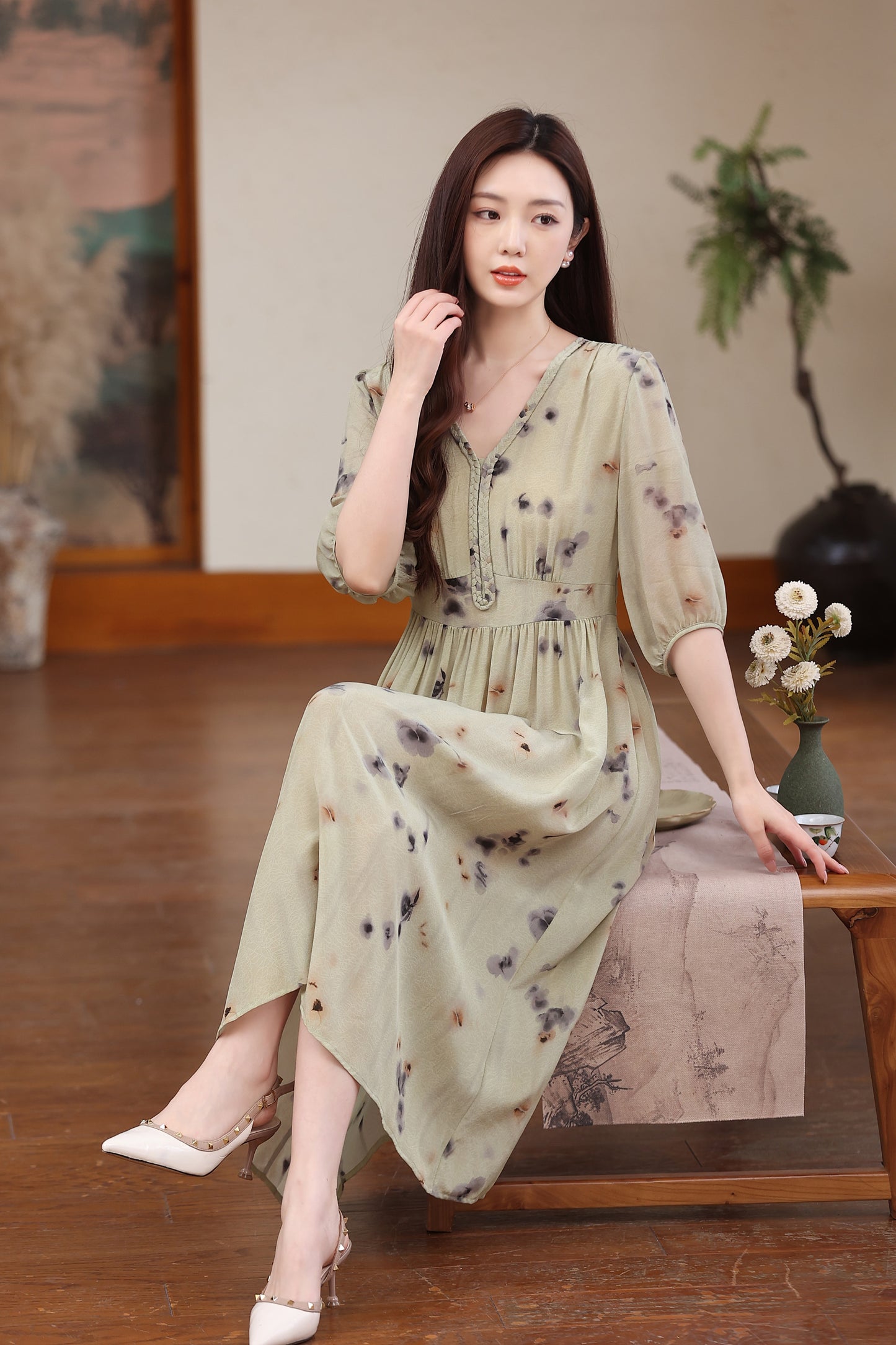 Casual long dress with V-neck, high waist, color block digital print, and fashionable slim fit design.
